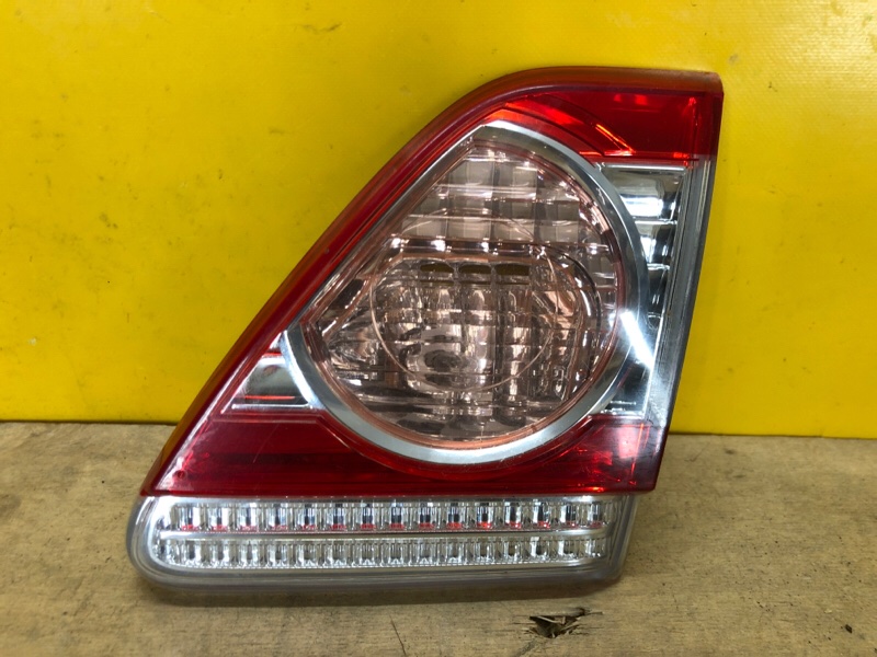 Запчасть фонарь внутренний правый TOYOTA COROLLA 150 06-13 8158112180 Б/У Фонарь внутренний правый TOYOTA COROLLA 150 06-13 8158112180 Б/У