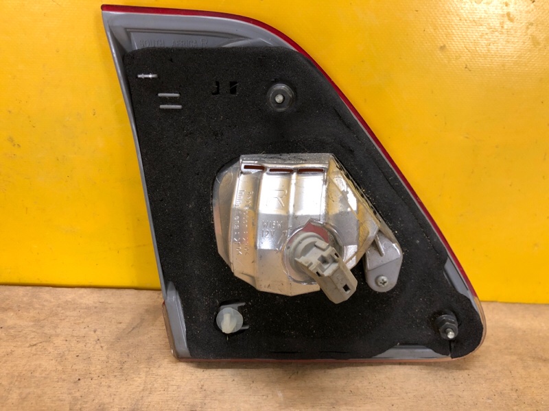 Фонарь внутренний правый TOYOTA COROLLA 150 06-13 Фонарь внутренний правый TOYOTA COROLLA 150 06-13