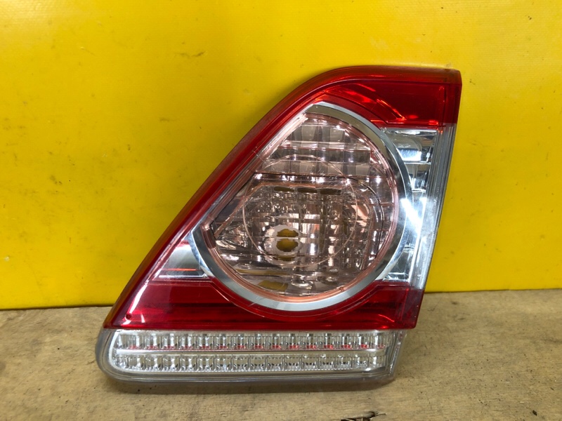 Запчасть фонарь внутренний правый TOYOTA COROLLA 150 06-13 8158112180 Б/У Фонарь внутренний правый TOYOTA COROLLA 150 06-13 8158112180 Б/У