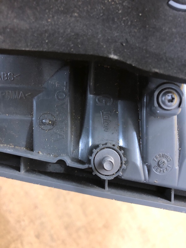 Фонарь внутренний левый AVENSIS 08-18 Фонарь внутренний левый AVENSIS 08-18