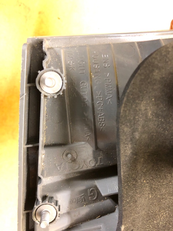 Фонарь внутренний левый AVENSIS 08-18 Фонарь внутренний левый AVENSIS 08-18