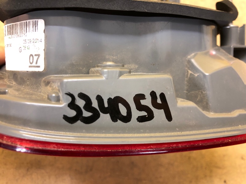 Фонарь внутренний левый AVENSIS 08-18