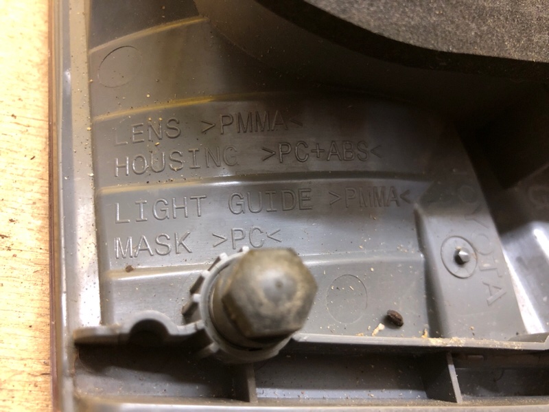 Фонарь внутренний левый AVENSIS 08-18 Фонарь внутренний левый AVENSIS 08-18