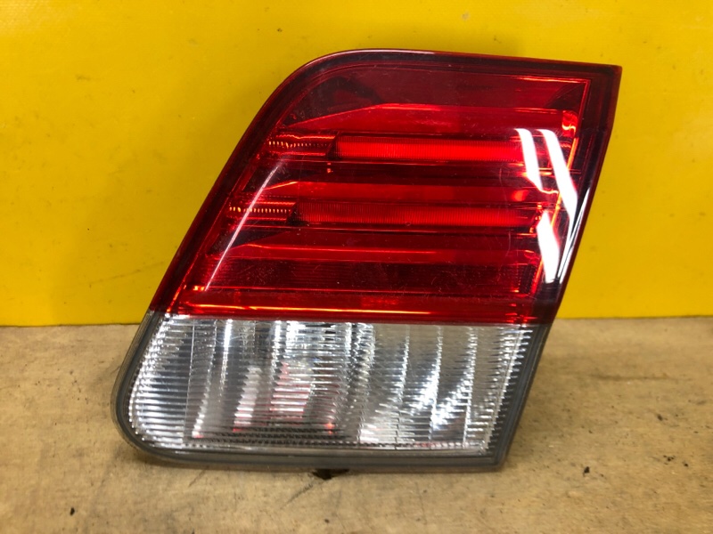 Запчасть фонарь внутренний правый TOYOTA AVENSIS 08-18 8158005130 Б/У Фонарь внутренний правый TOYOTA AVENSIS 08-18 8158005130 Б/У