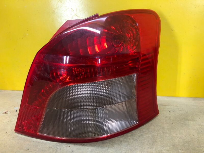 Фонарь наружный правый TOYOTA YARIS 05–11 Фонарь наружный правый TOYOTA YARIS 05–11