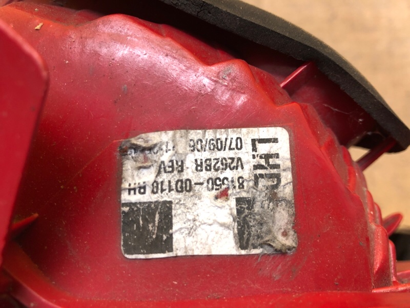 Фонарь наружный правый YARIS 05–11 Фонарь наружный правый YARIS 05–11