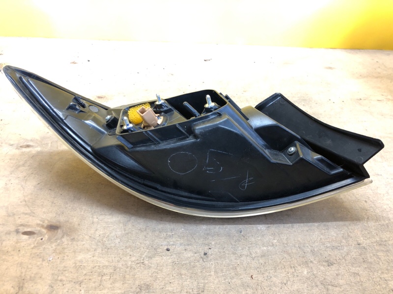 Фонарь наружный правый 6 GH 07-12