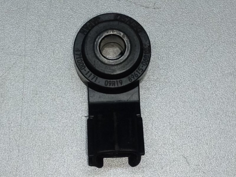 Датчик детонации TOYOTA CAMRY 70 17- 89615-06010 Б/У