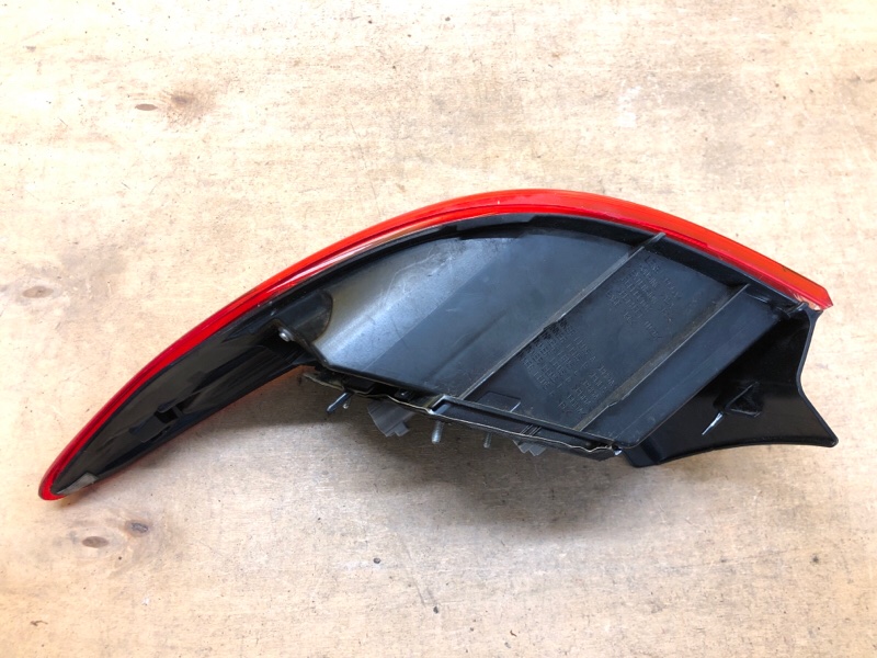 Фонарь наружный левый 6 GJ 12-