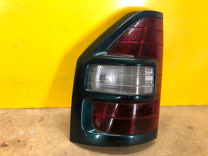 Фонарь наружный левый MITSUBISHI PAJERO 99-06