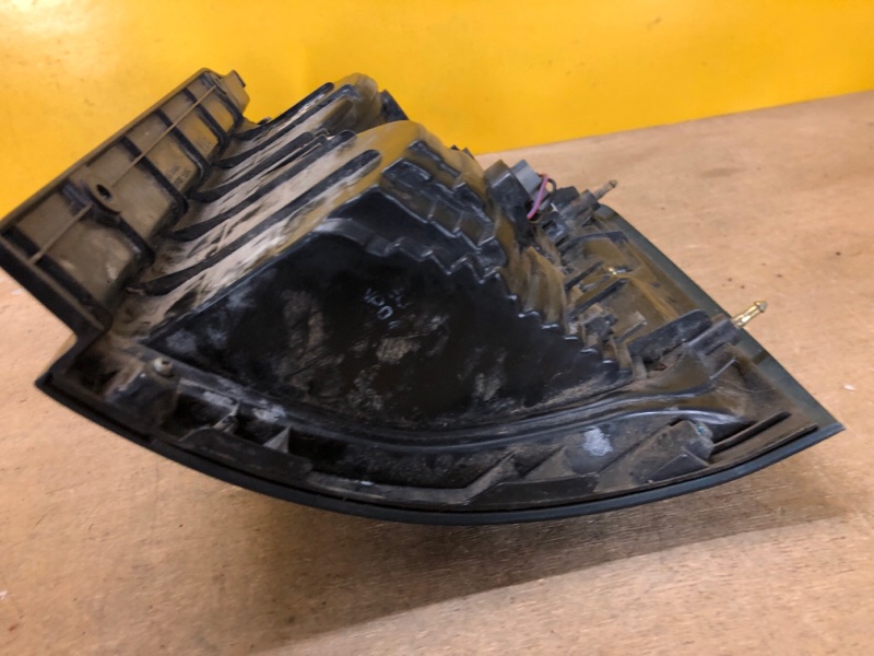 Фонарь наружный левый PAJERO 99-06