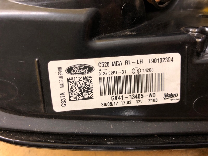 Фонарь наружный левый KUGA  (C520)  13-21