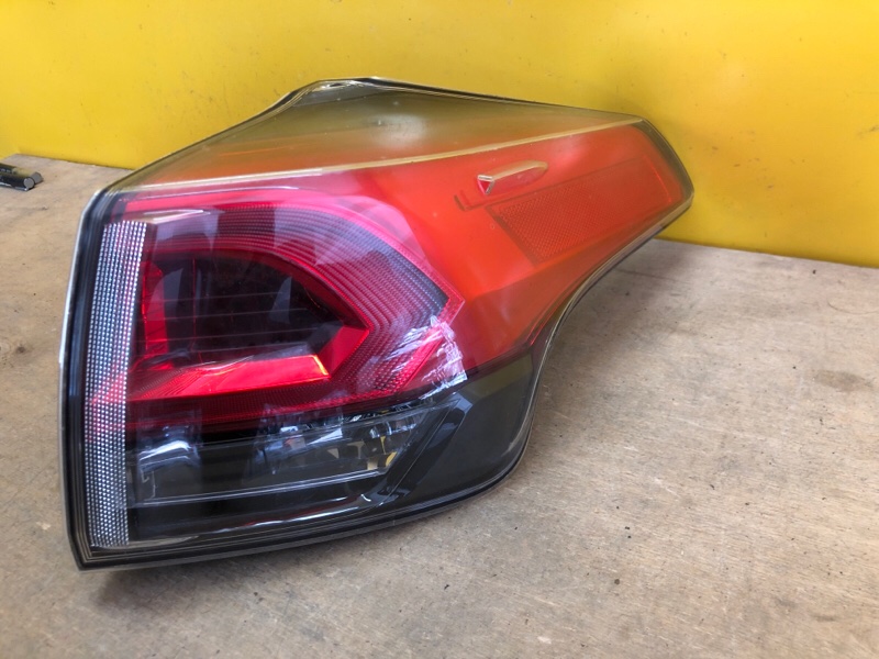 Фонарь наружный правый TOYOTA RAV4 13-19 Фонарь наружный правый TOYOTA RAV4 13-19