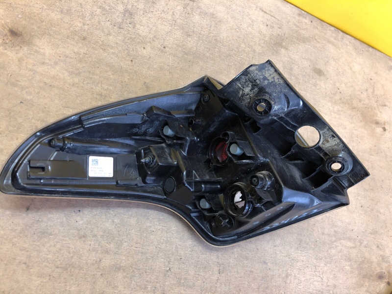 Фонарь наружный правый RAV4 13-19 Фонарь наружный правый RAV4 13-19