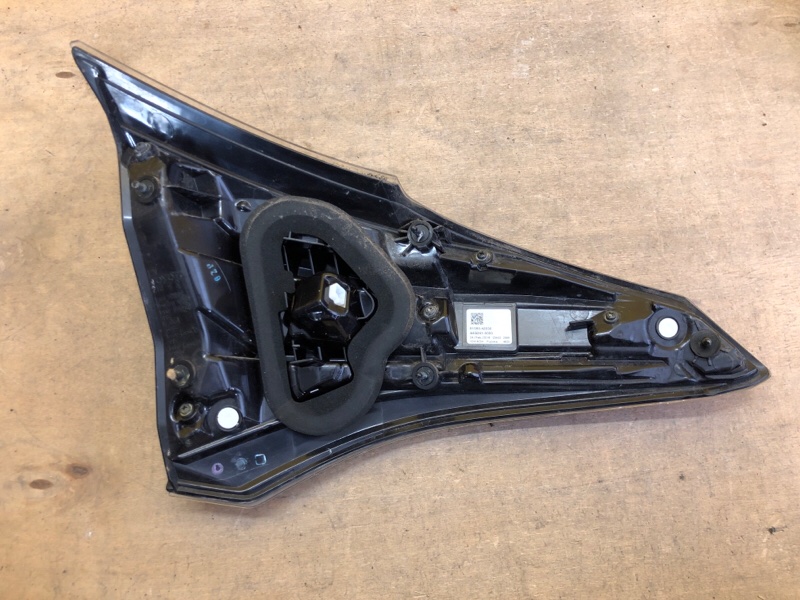 Фонарь внутренний правый TOYOTA RAV4 13-19 Фонарь внутренний правый TOYOTA RAV4 13-19