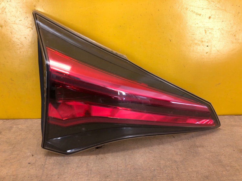 Фонарь внутренний левый TOYOTA RAV4 13-19 Б/У