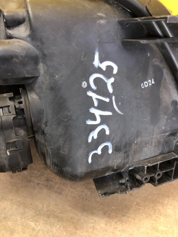 Фара левая RAV4 05-12