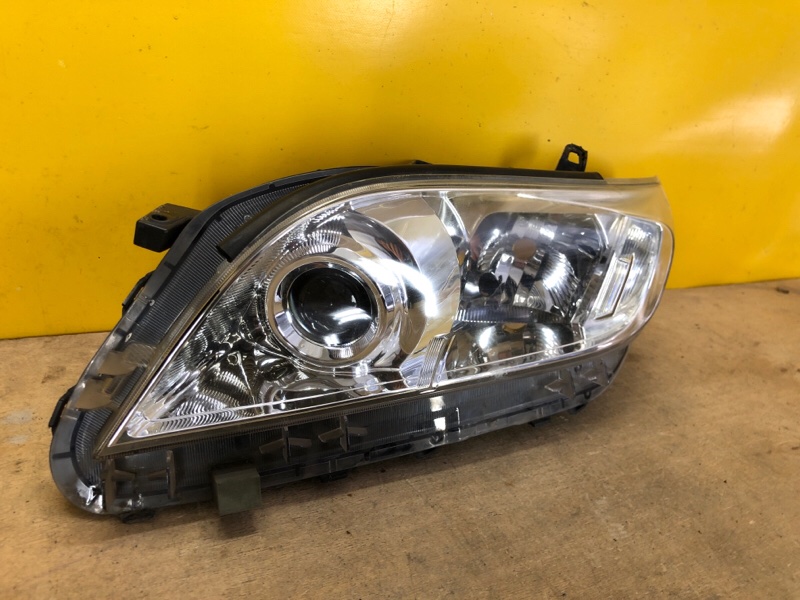 Фара левая TOYOTA RAV4 05-12