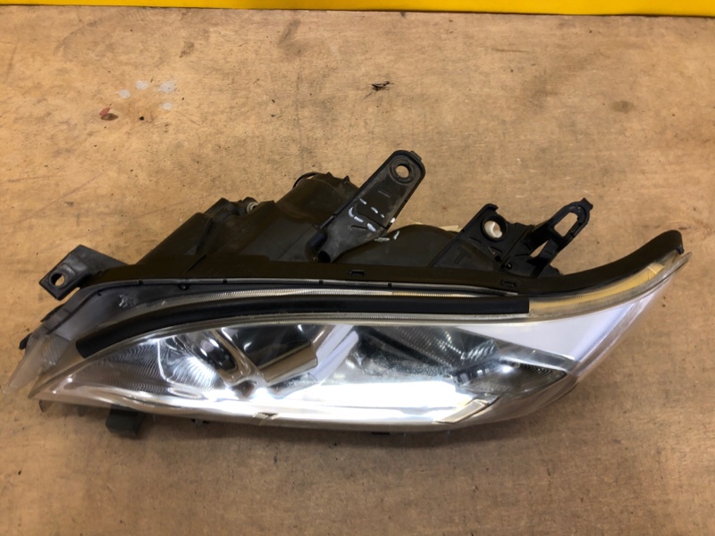 Фара левая RAV4 05-12