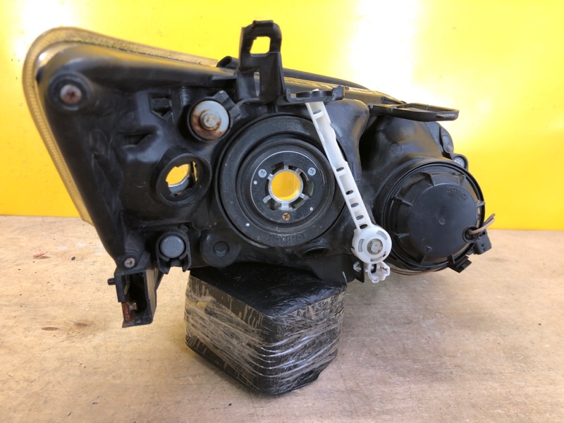 Фара левая RAV4 05-12