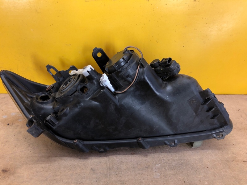 Фара левая RAV4 05-12