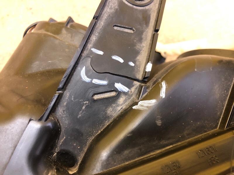 Фара левая RAV4 05-12