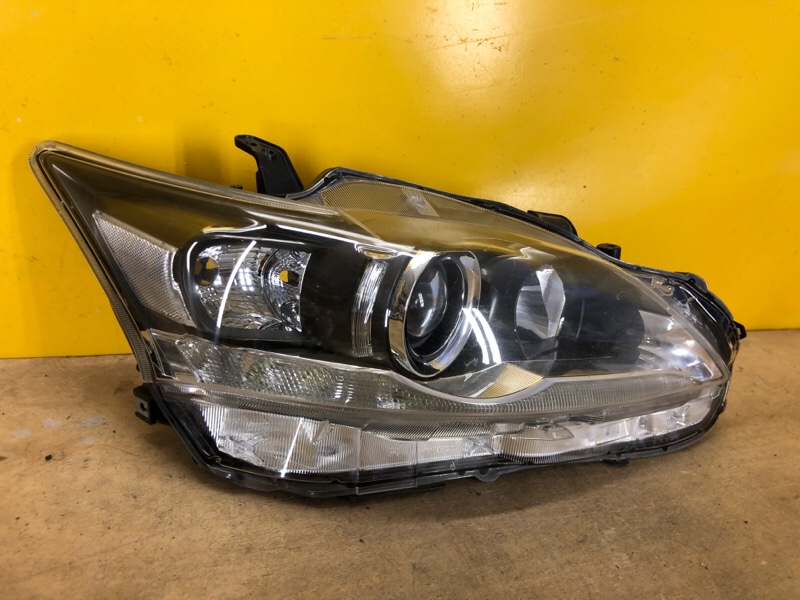 Фара правая LEXUS CT200 11-17