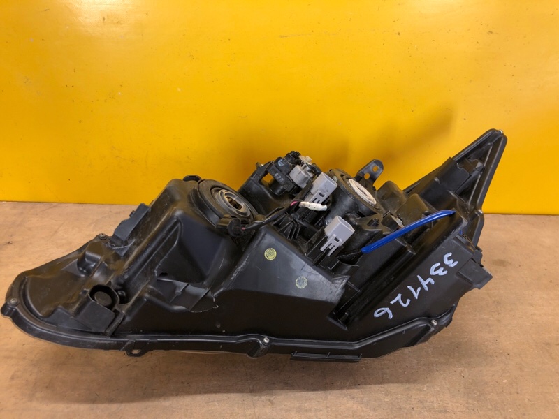 Фара правая CT200 11-17