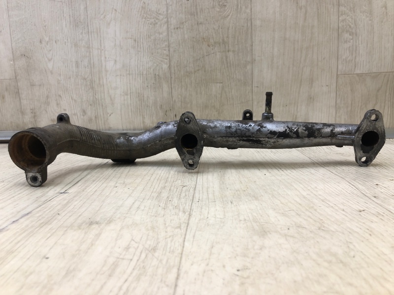 Патрубок системы охлаждения FX S50 03-08 3.5 VQ35 Патрубок системы охлаждения FX S50 03-08 3.5 VQ35