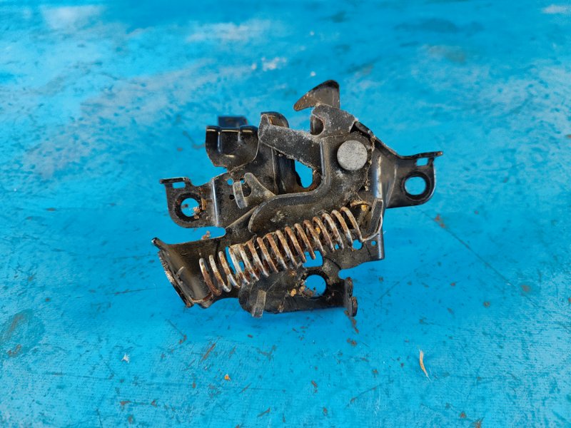 Замок капота PRIUS PLUS 11-14