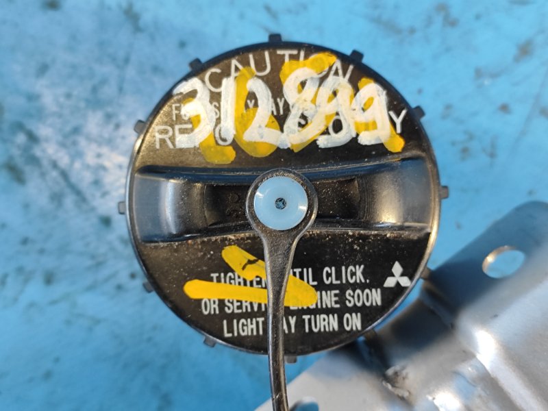 Крышка топливного бака MITSUBISHI OUTLANDER XL 05-13 2011 2.4 4B12 1711A015 Б/У