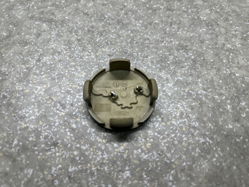 Заглушка колесного диска MUSTANG 15-