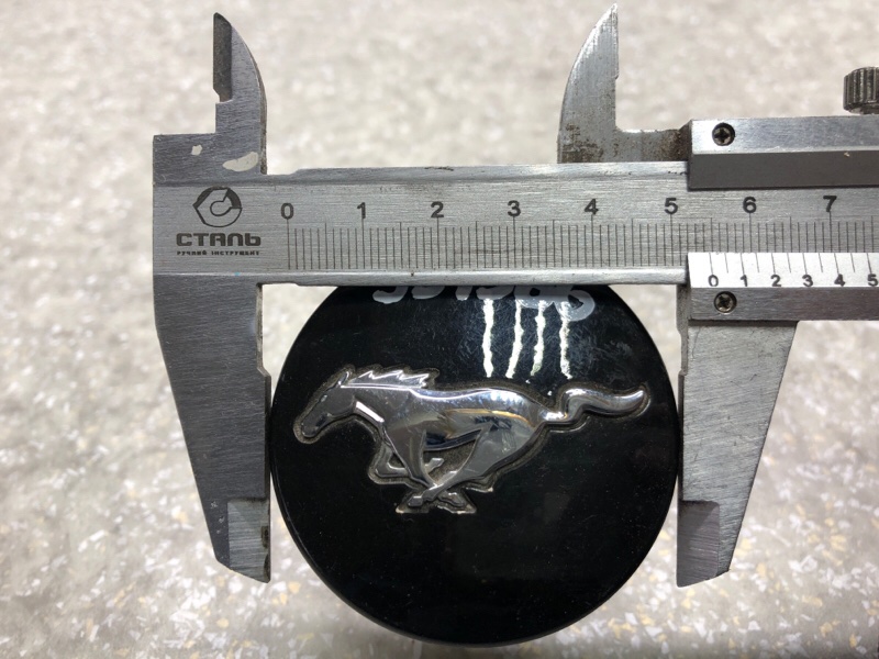 Заглушка колесного диска MUSTANG 15-