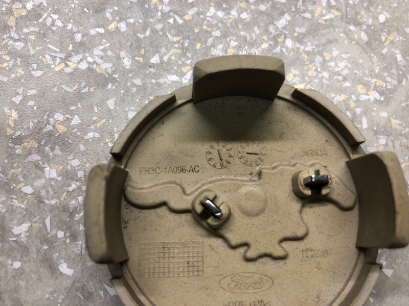 Заглушка колесного диска MUSTANG 15-