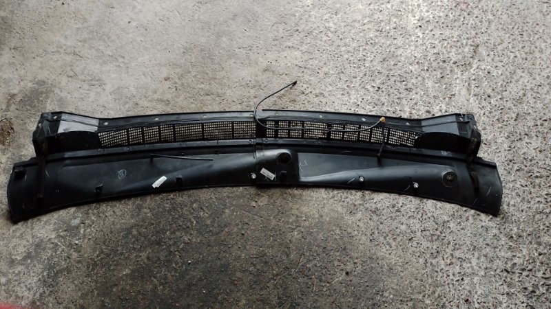 Пластик под лобовое стекло / Жабо QX56 / TITAN / ARMADA 04-16