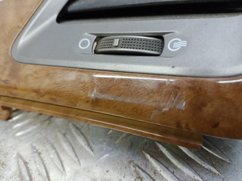 Накладка торпедо передняя правая SANTA FE (DM) 12-18