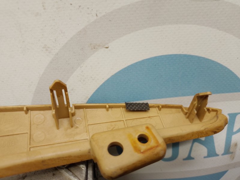 Накладка торпедо передняя правая SANTA FE (DM) 12-18