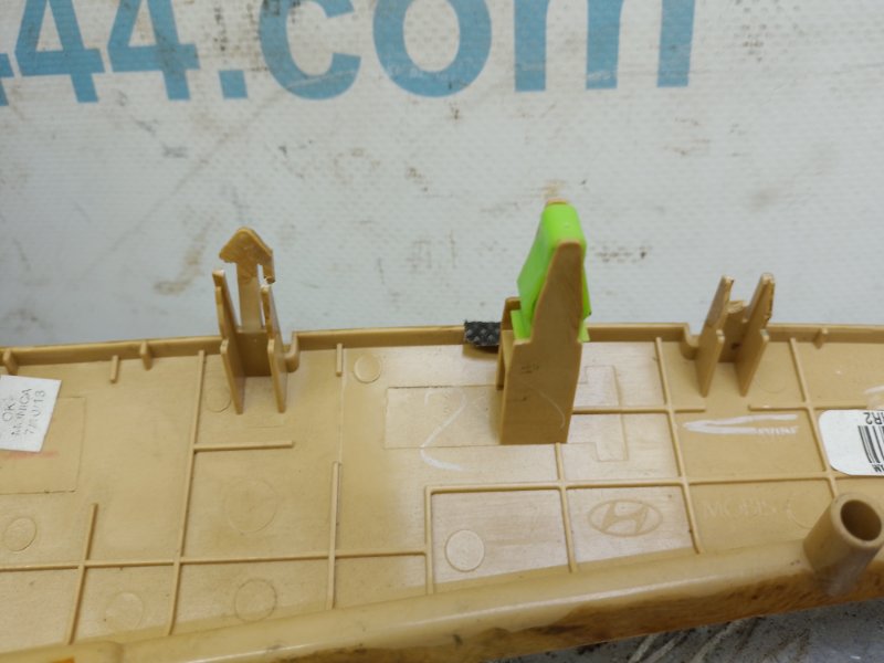 Накладка торпедо передняя правая SANTA FE (DM) 12-18