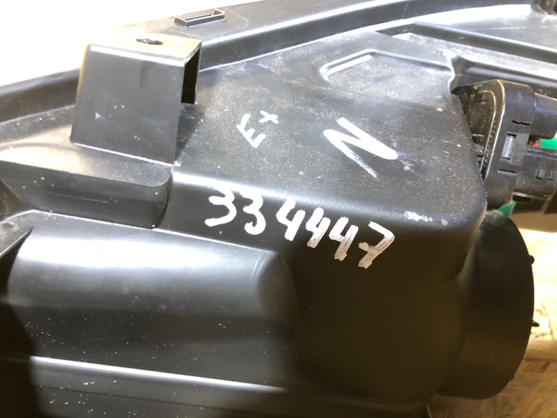 Фара правая LEAF 18-