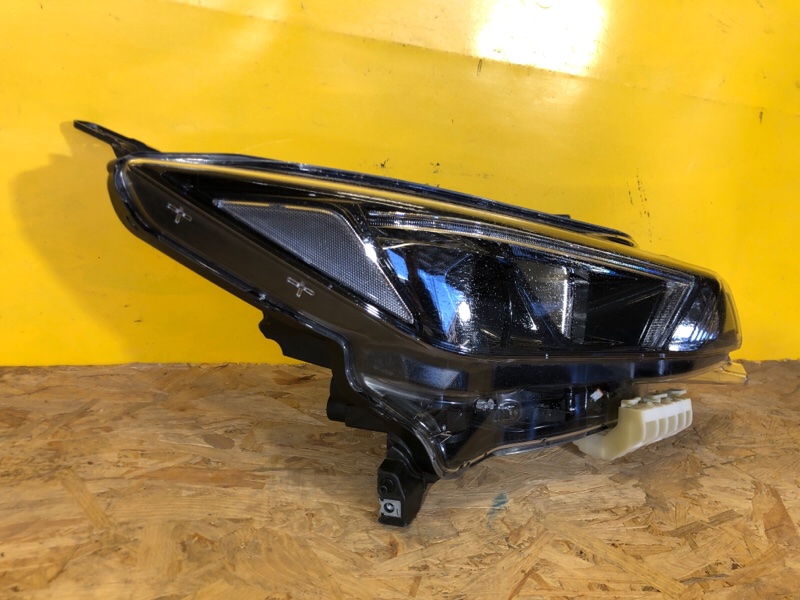 Фара правая NISSAN LEAF 18-