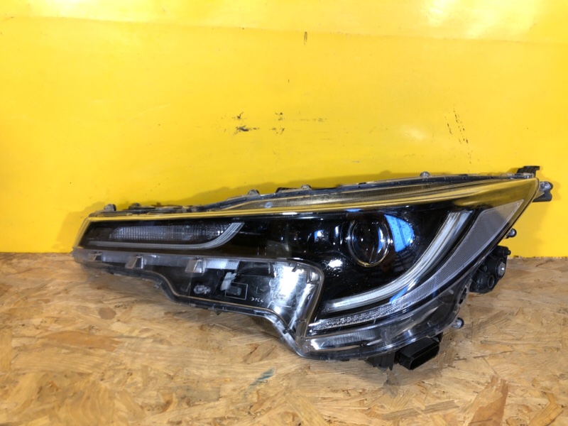 Запчасть фара левая TOYOTA COROLLA 18- 8117002S70 Б/У Фара левая TOYOTA COROLLA 18- 8117002S70 Б/У