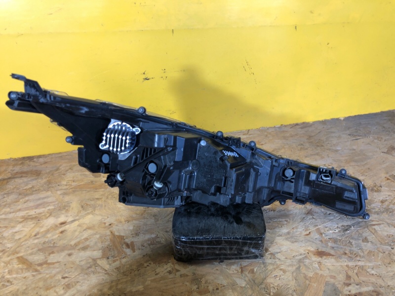 Фара левая COROLLA 18- Фара левая COROLLA 18-