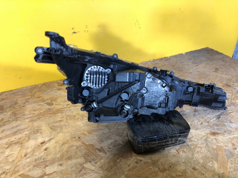 Фара левая COROLLA 18- Фара левая COROLLA 18-