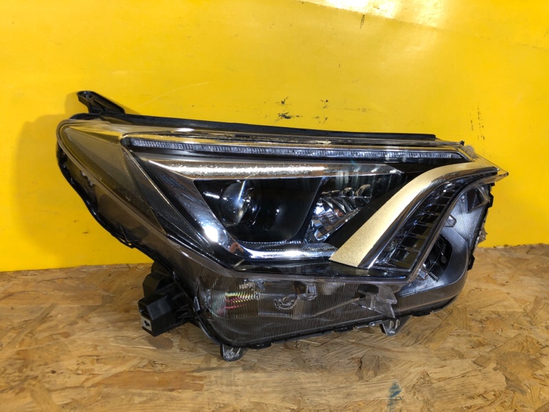Фара правая TOYOTA RAV4 13-19