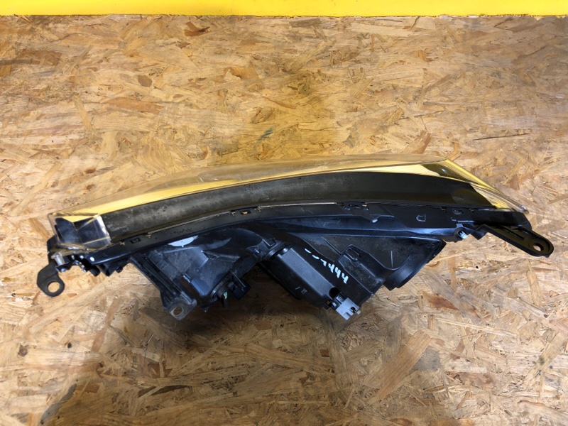 Фара правая RAV4 13-19