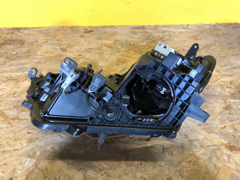 Фара правая RAV4 13-19