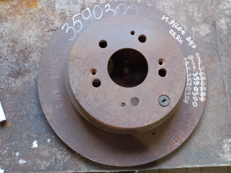 Запчасть тормозной диск задний HONDA PILOT 08-15 2011 Внедорожник 3.5 42510-SZA-A00 Б/У Тормозной диск задний HONDA PILOT 08-15 2011 Внедорожник 3.5 42510-SZA-A00 Б/У