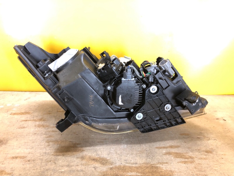 Фара левая M25/M37/M56/Q70/M35H 10-16 Фара левая M25/M37/M56/Q70/M35H 10-16