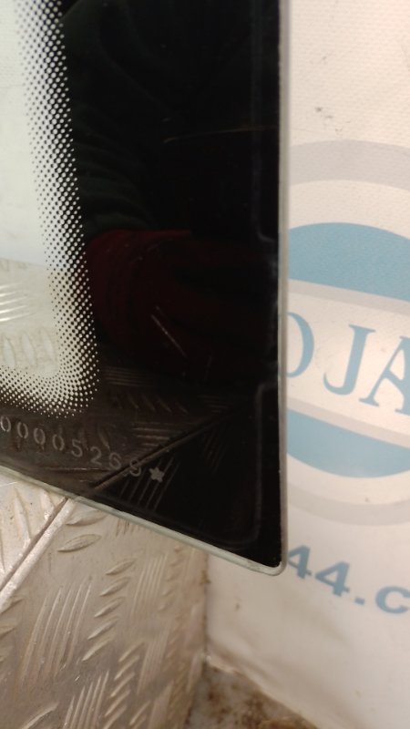 Стекло в кузов заднее правое MAZDA 626 GD 87-91