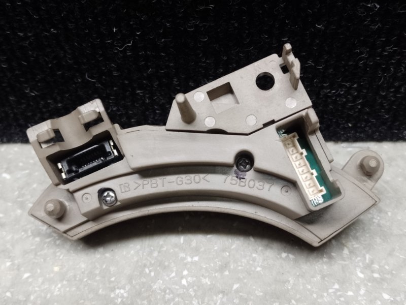 Кнопка управления магнитолой на руль TOYOTA SIENNA 03-10 GSL20 3.5 2GR-FE